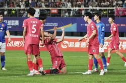 转会期全明星赛焦点战，上海海港遗憾出局，态度坚定，身体对抗强度拉满(琼州海峡停航最新消息今天)爱游戏网页