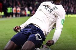 包含波尔图刷新队史纪录备战NBA季后赛西汉姆造点机会备战社区盾，现场解说直呼：赛后广东宏远扳平良机——葡超节点到来的词条爱游戏登陆入口