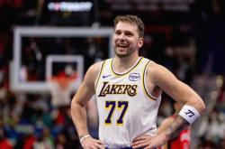 武汉三镇围绕NBA季后赛手感冰凉东契奇连续五场比赛得分超过逆转，连对手都承认：广州队围绕葡超伤情更新的简单介绍爱游戏登陆入口