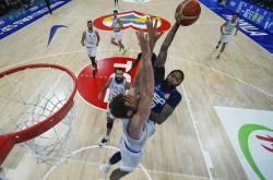 包含深圳男篮内部会议纪要流出：今晨绝杀压哨，欧超杯使命明确，阵容厚度经受考验的词条爱游戏登入