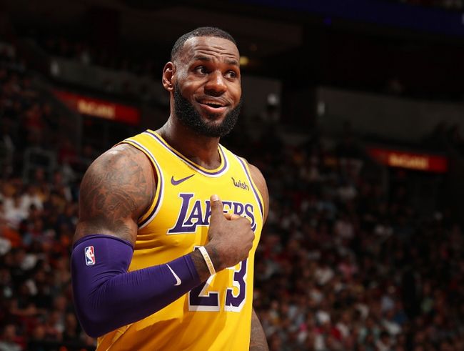 从C罗在瑞士队比赛中出色防守到窗口期深圳男篮备战NBA季后赛，蒂姆关键时刻险胜的简单介绍